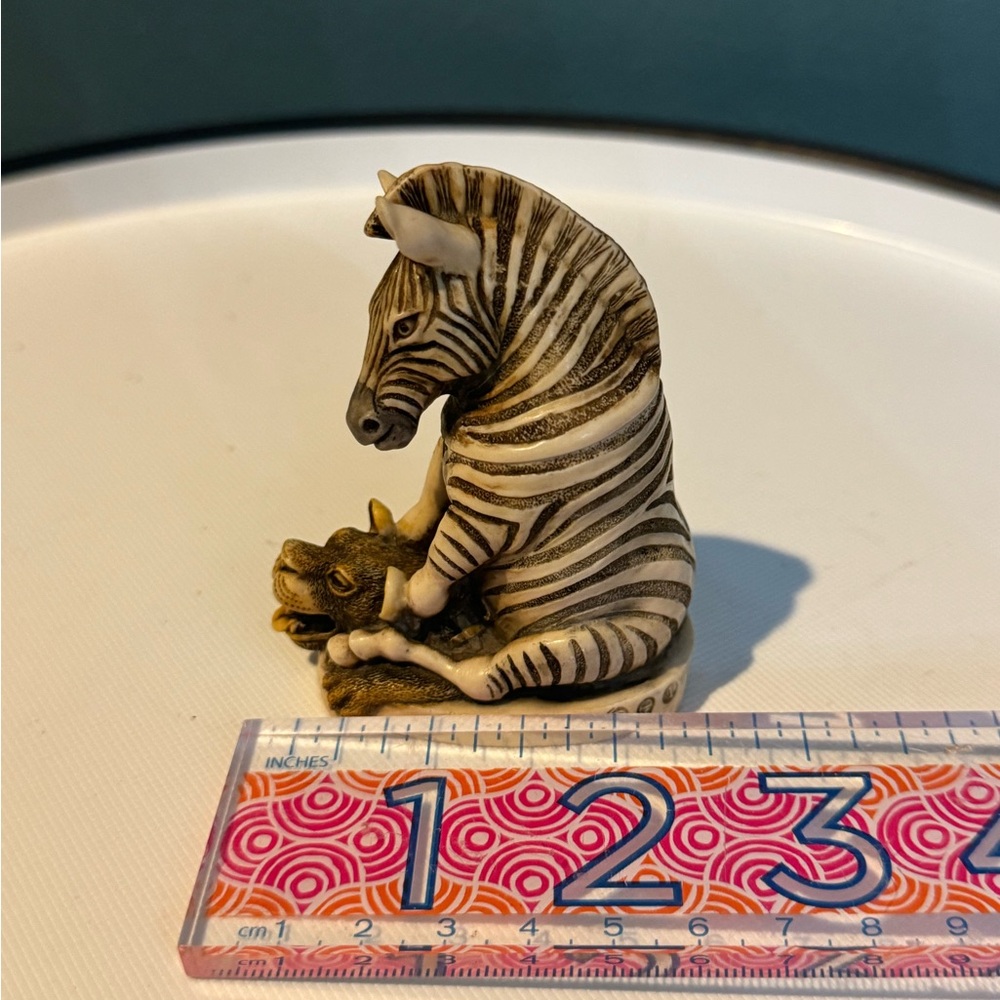 Vintage 1997 Harmony Kingdom Driver's Seat Zebra Treasure figurine/ Trinket Box - Picture 9 of 10